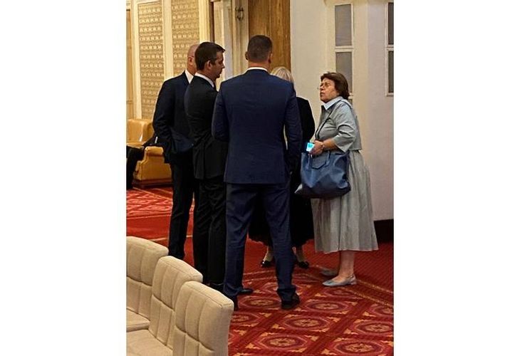 Татяна Дончева с чантата за 4 000 лева Татяна Дончева с чантата за 4 000 лева